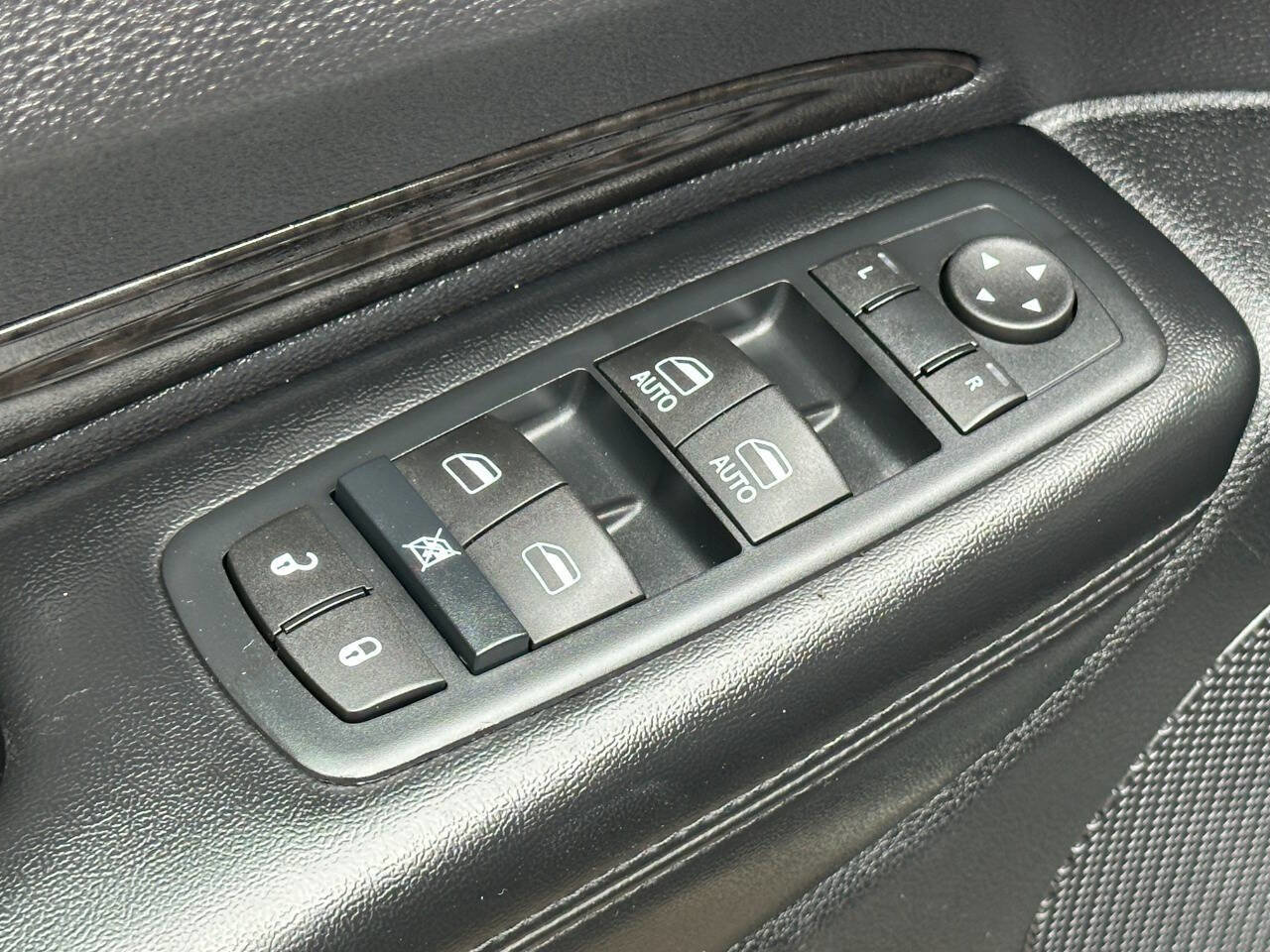 Used 2016 Dodge Durango Limited w/ Nav & Power Liftgate Group image 17