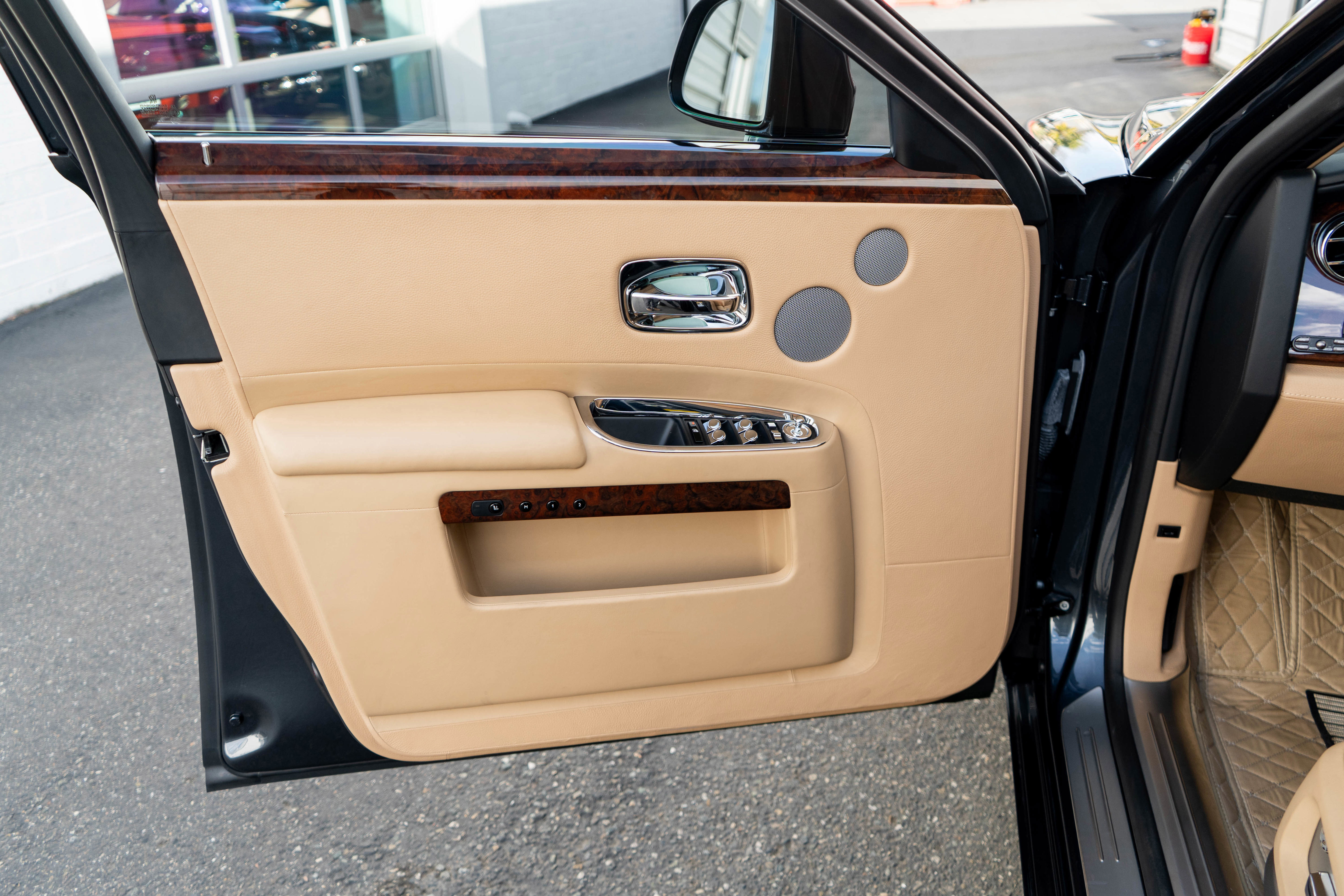 Used 2014 Rolls-Royce Ghost image 10