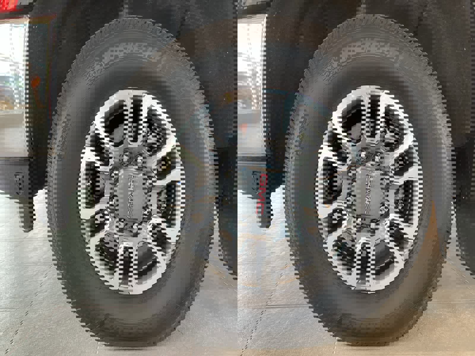 Used 2022 GMC Sierra 2500 SLT w/ SLT Preferred Package image 9