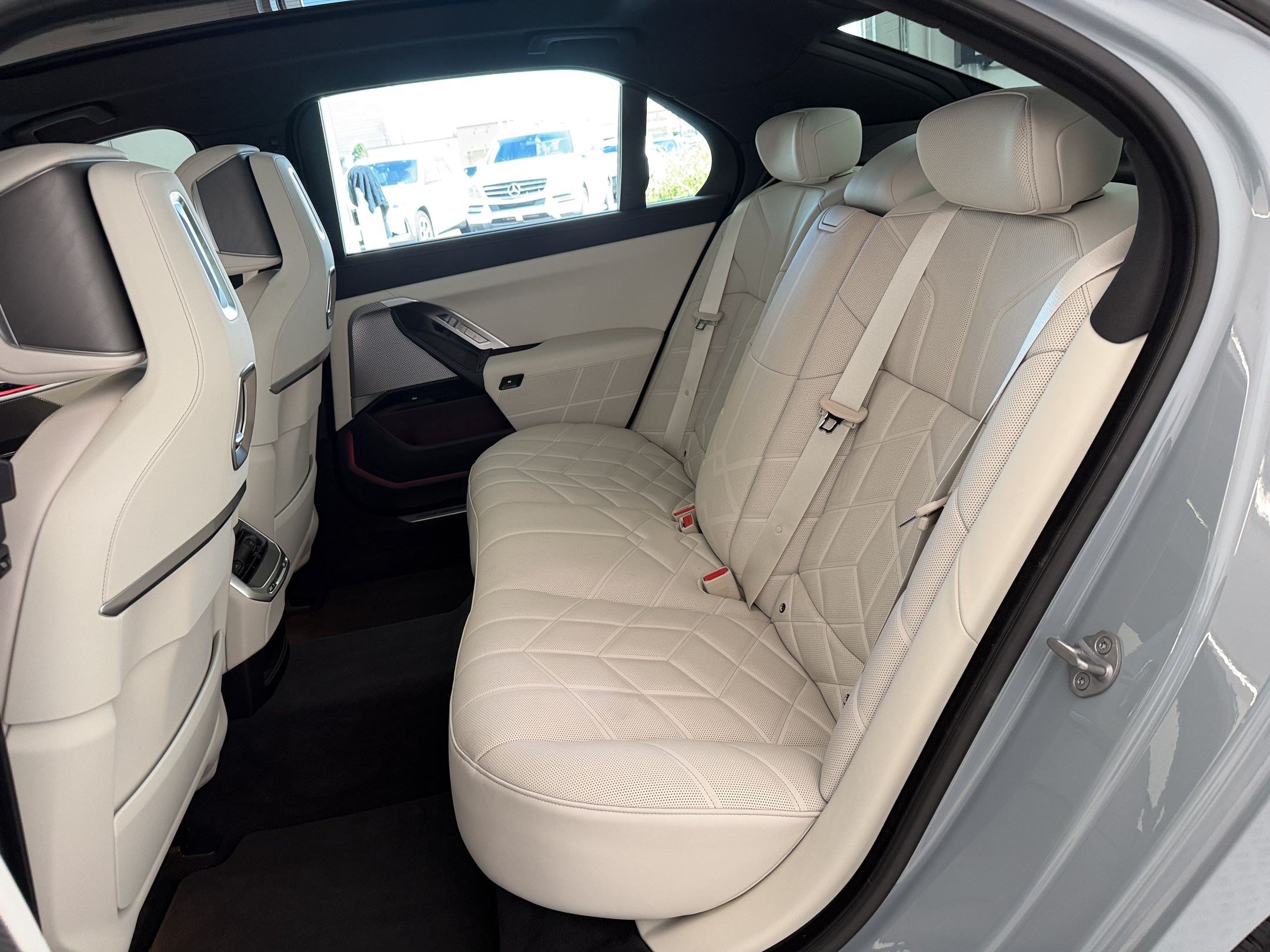 Certified 2023 BMW 760i xDrive AWD/4WD image 23