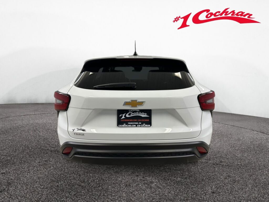 Certified 2024 Chevrolet Trax LS w/ Driver Confidence Package image 18