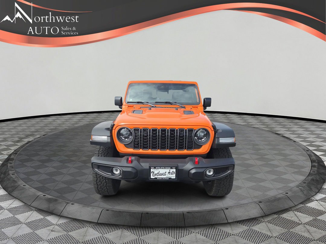 Used 2025 Jeep Gladiator Rubicon w/ Convenience Group AWD/4WD image 2