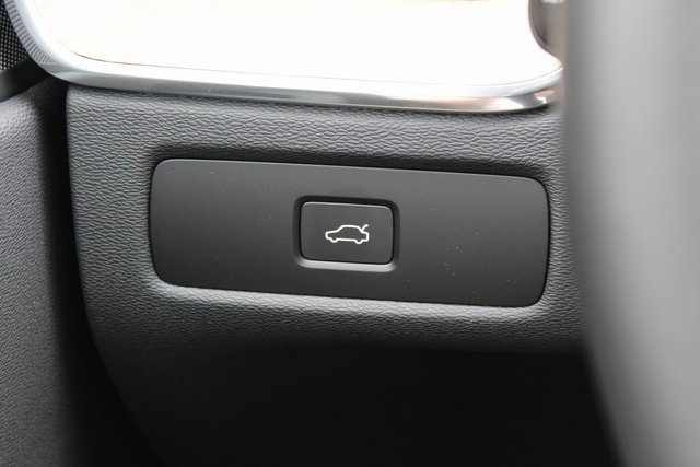 New 2026 Volvo XC60 B5 Plus w/ Protection Package Premier image 22