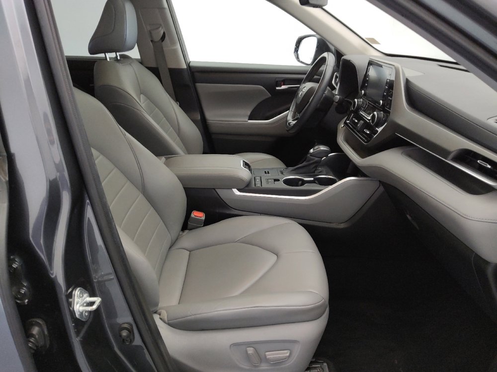 Used 2021 Toyota Highlander XLE image 21