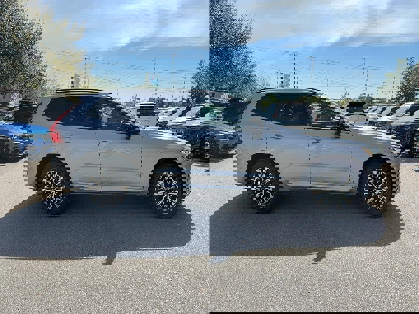 Used 2025 Volvo XC60 B5 Core image 7