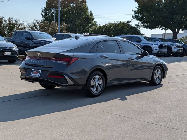 Used 2025 Hyundai Elantra SE FWD image 6