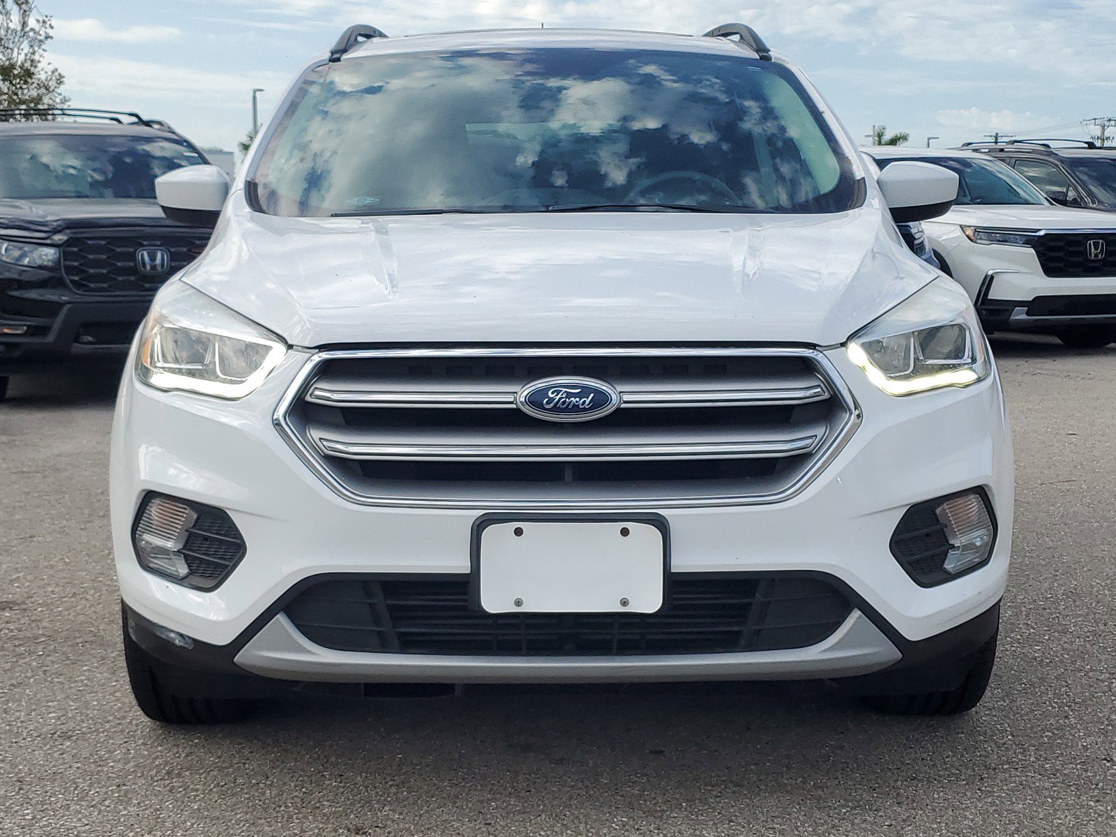 Used 2017 Ford Escape SE w/ Equipment Group 201A image 3