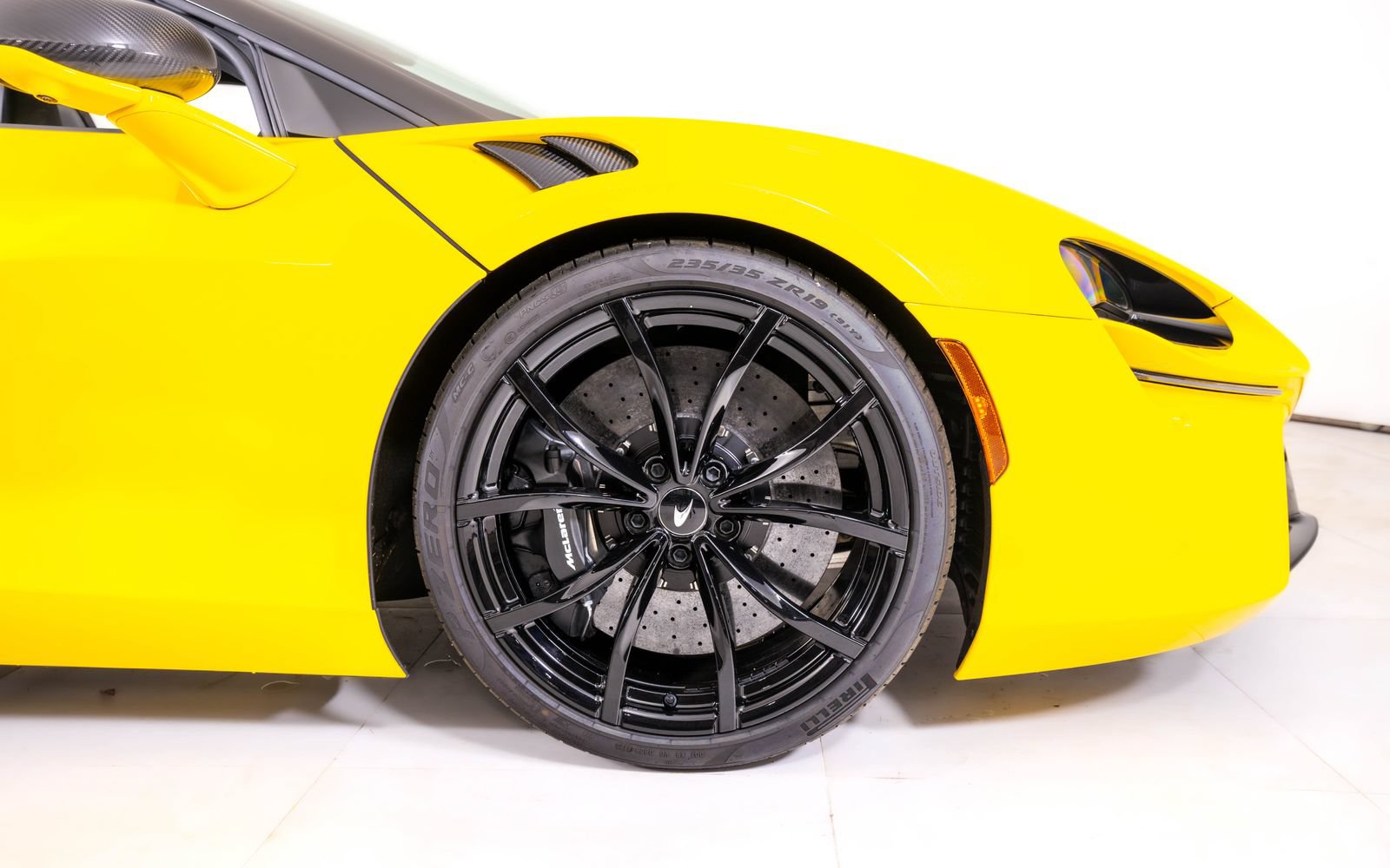 Used 2025 McLaren Artura Spider RWD image 19