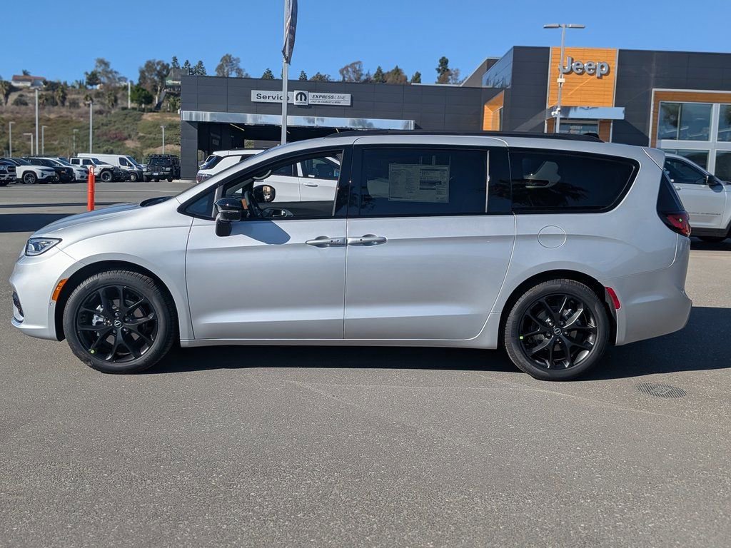 New 2026 Chrysler Pacifica Limited w/ S Appearance Package