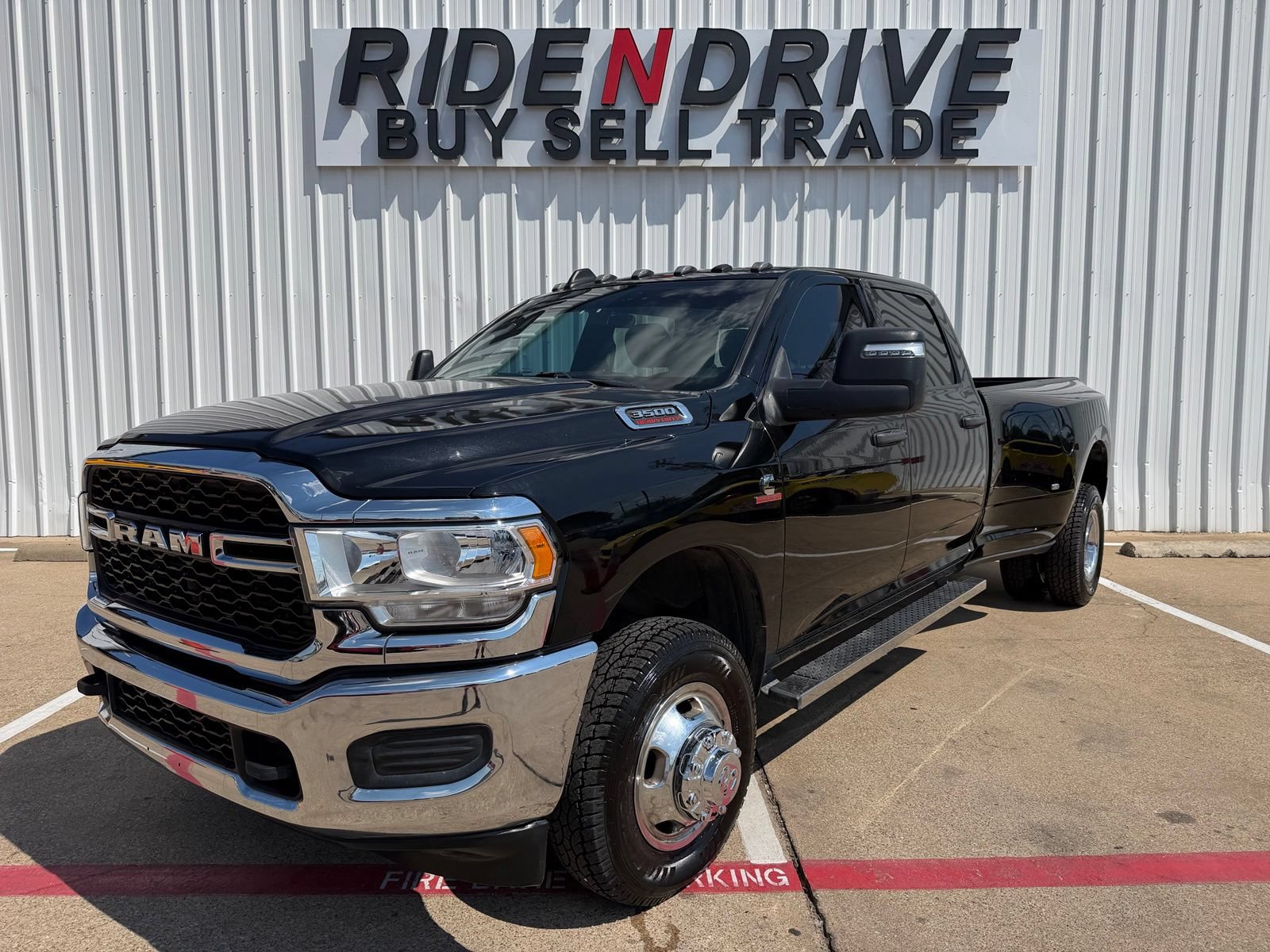 Used 2024 RAM 3500 Tradesman w/ Chrome Appearance Group AWD/4WD image 1