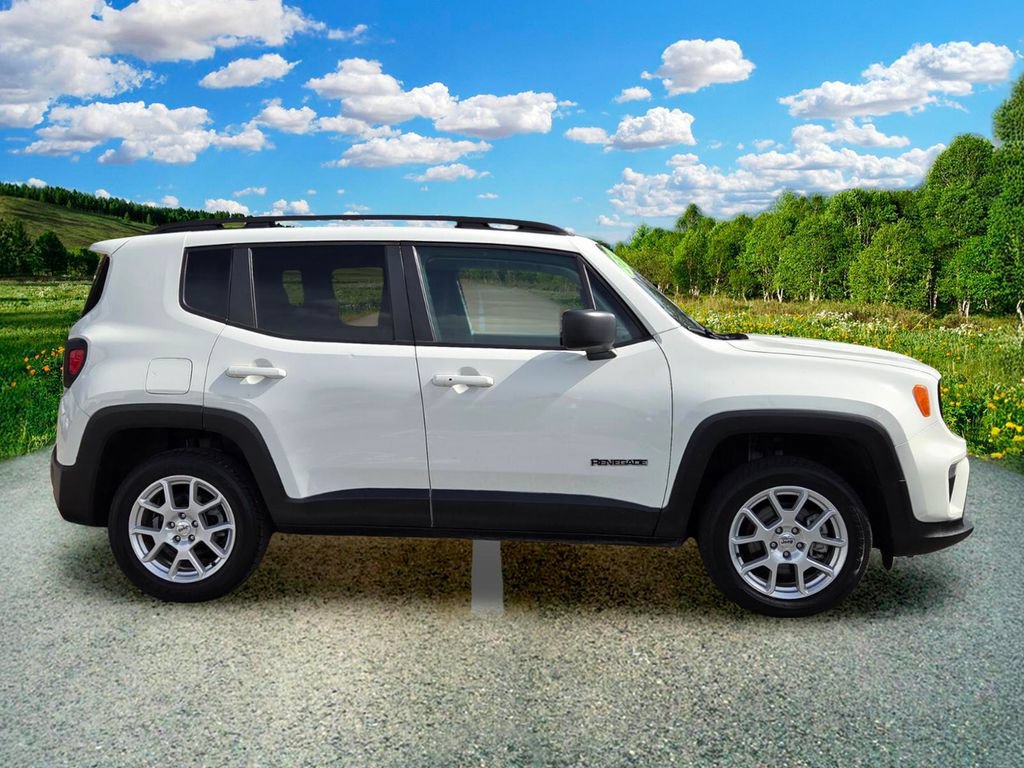 Certified 2022 Jeep Renegade Latitude w/ Convenience Group AWD/4WD image 7