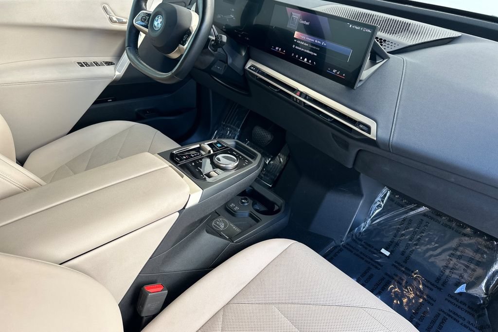 Used 2024 BMW iX xDrive50 w/ Sport Package AWD/4WD image 17