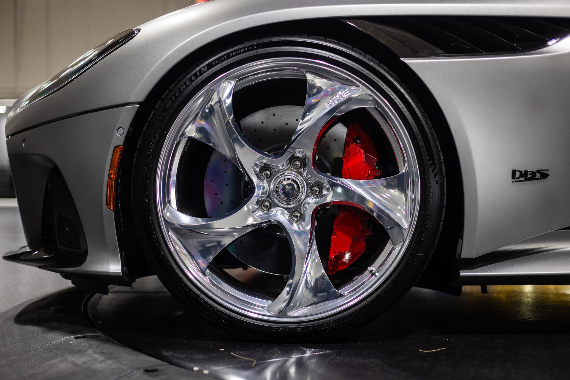 Used 2023 Aston Martin DBS Superleggera Volante image 11