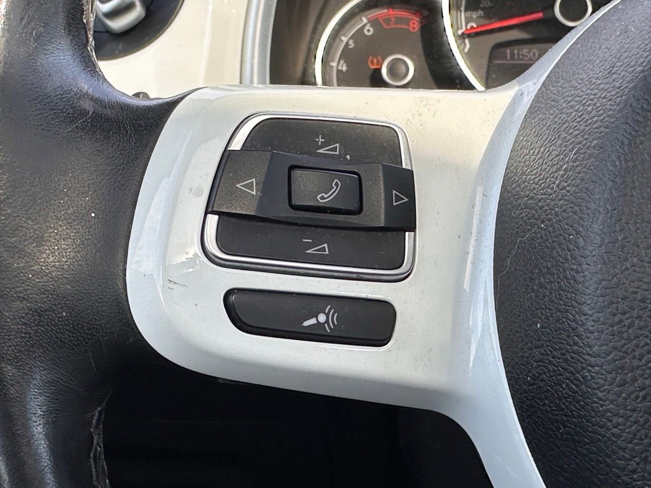 Used 2018 Volkswagen Beetle 2.0T SE image 25