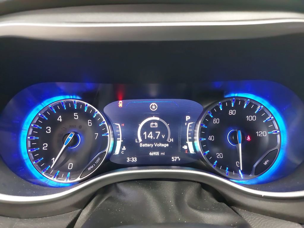 Used 2024 Chrysler Pacifica Touring-L FWD image 18