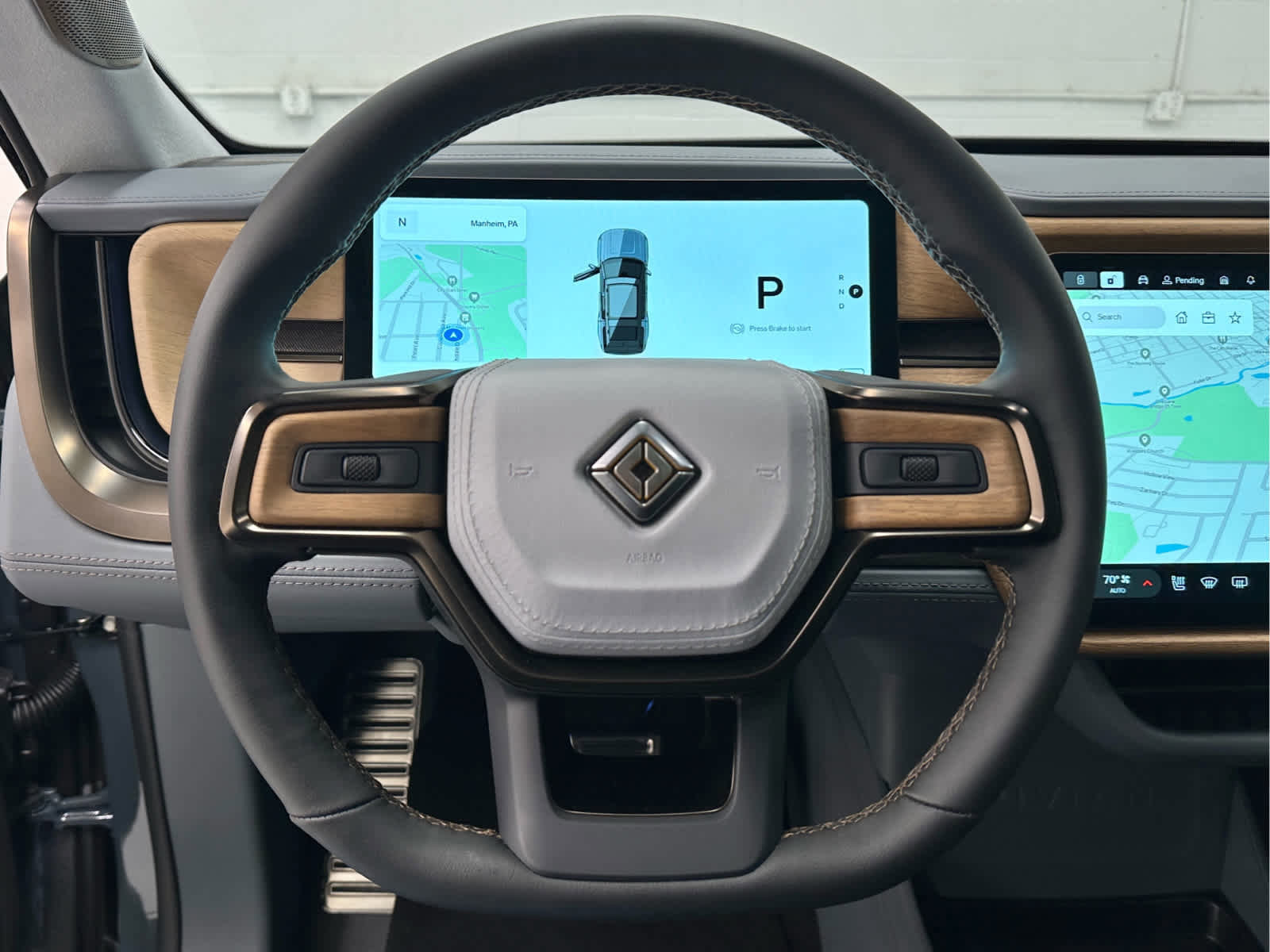 Used 2026 Rivian R1S Premium image 26