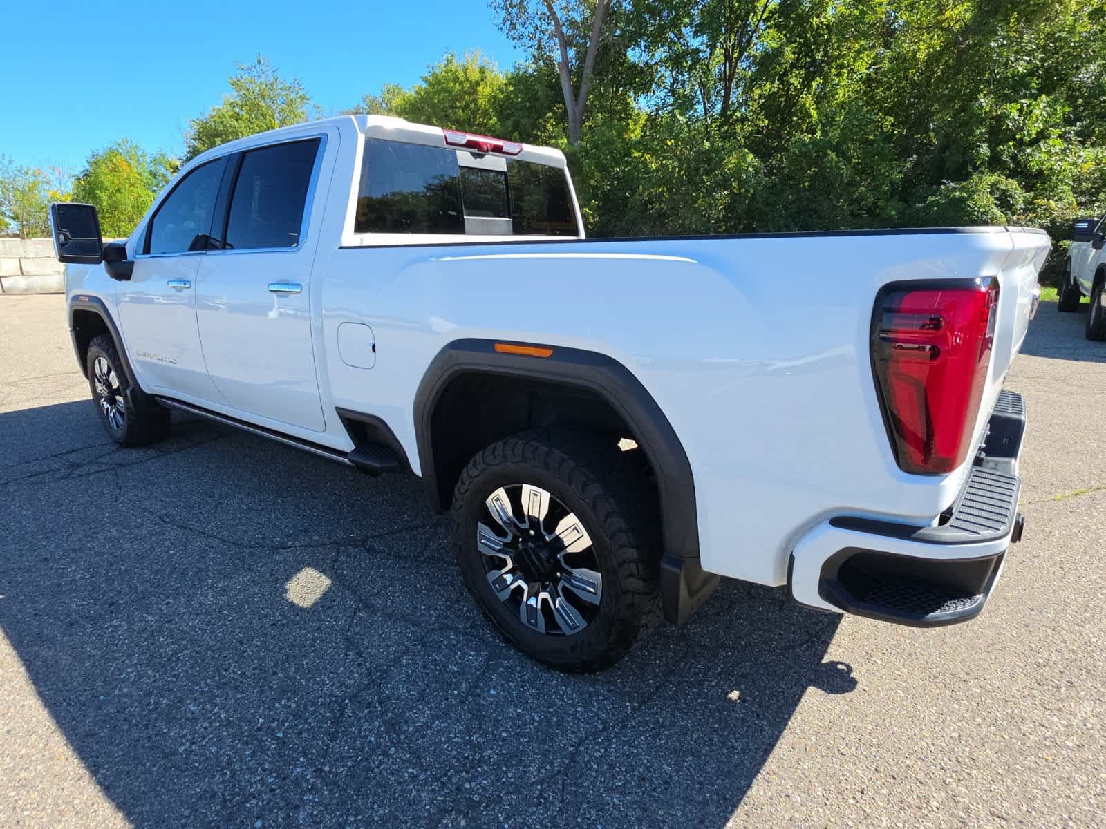 Used 2025 GMC Sierra 2500 Denali w/ Denali Reserve Package AWD/4WD image 12