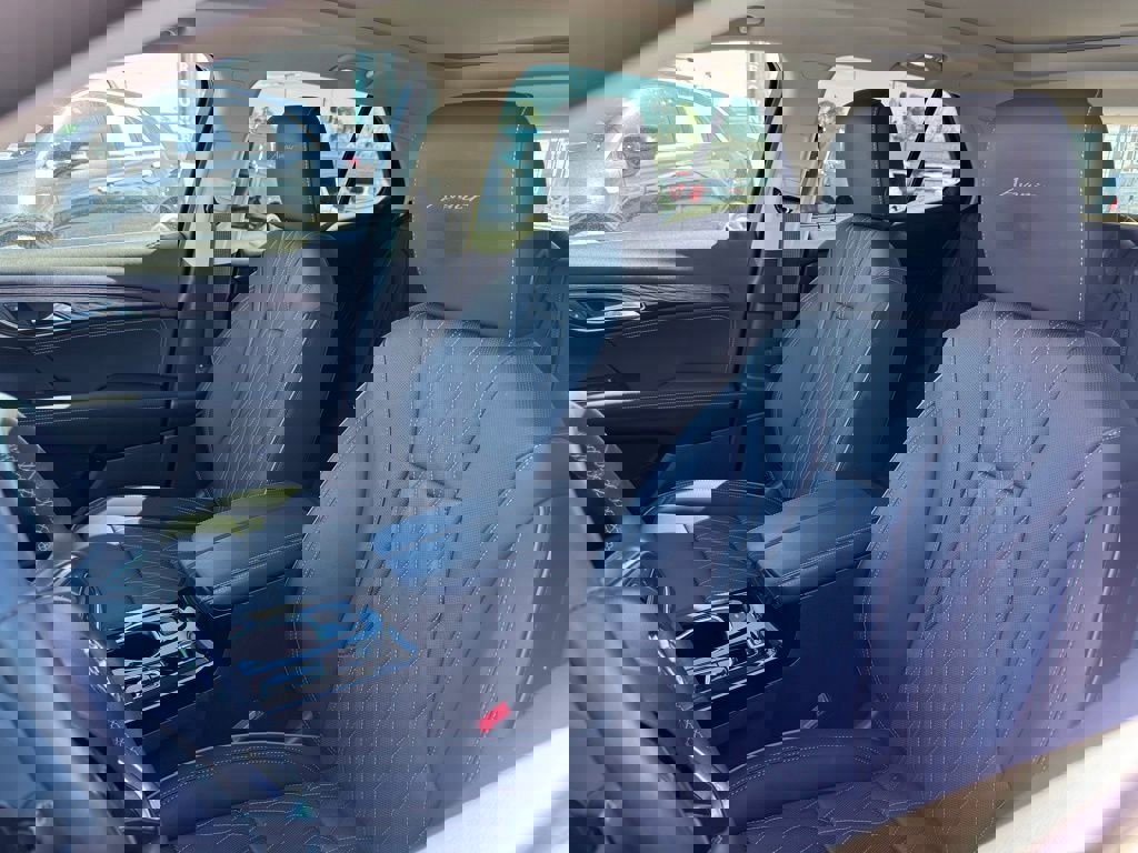 Used 2023 Buick Envision Avenir image 8