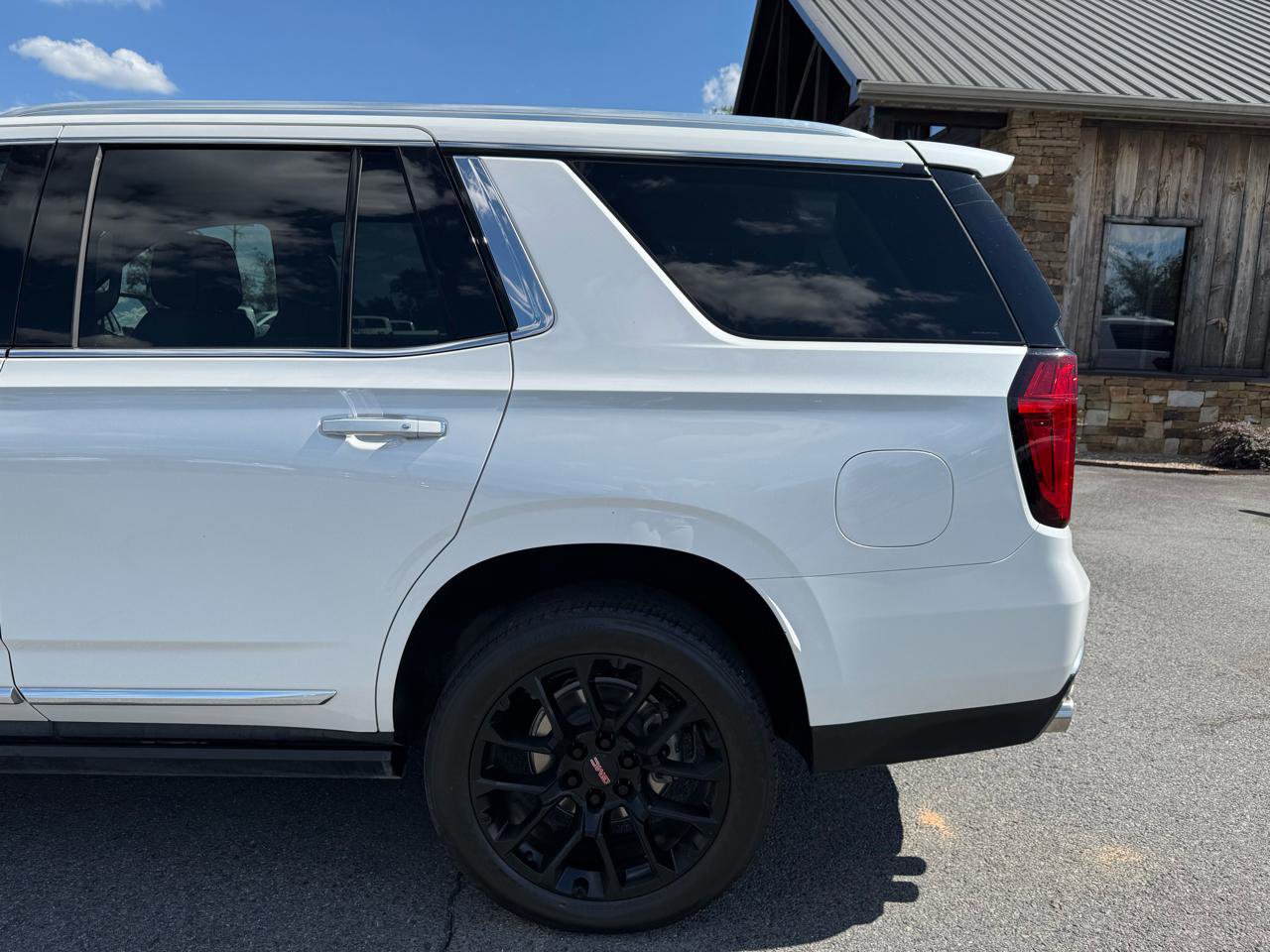 Used 2023 GMC Yukon Denali RWD image 53