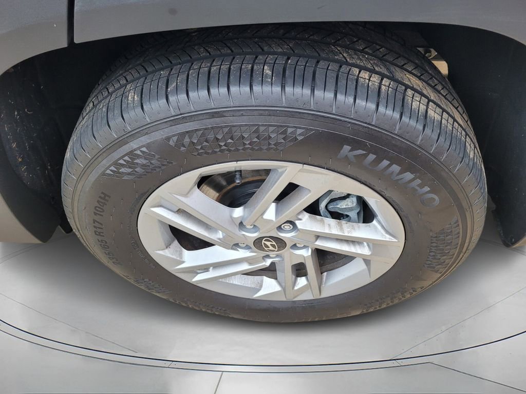 Used 2025 Hyundai Tucson SE image 4