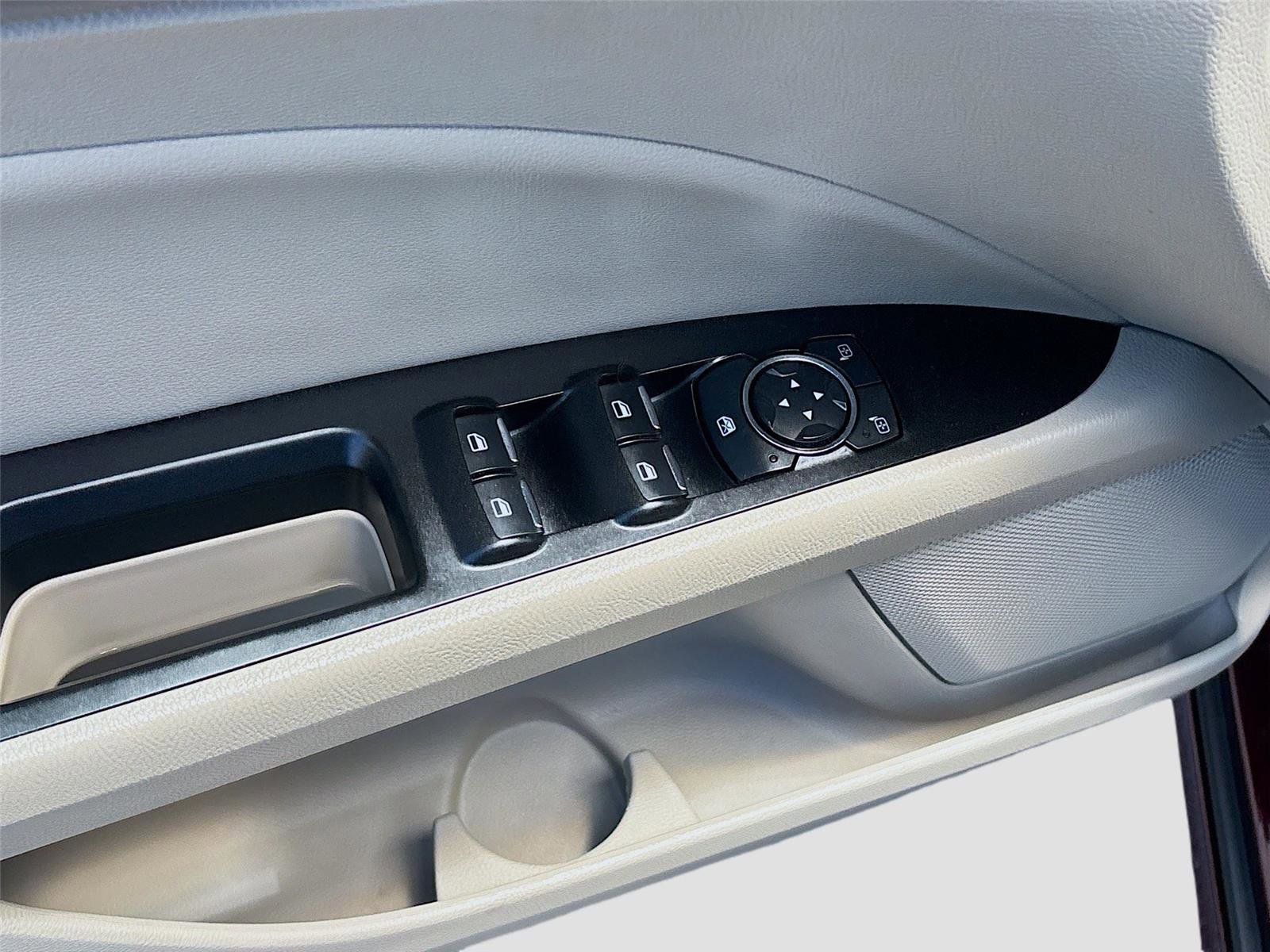 Used 2018 Ford Fusion SE w/ Fusion SE Technology Package FWD image 11