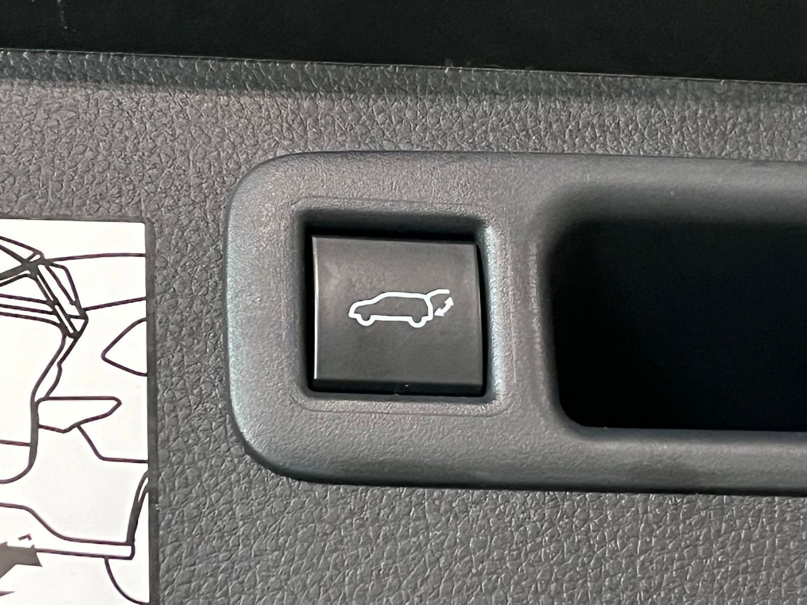 Used 2023 Toyota Highlander Platinum image 11