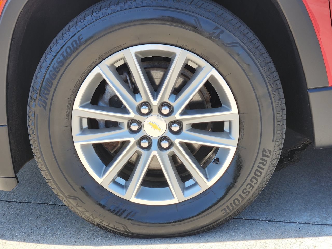 Used 2023 Chevrolet Traverse LT FWD image 7