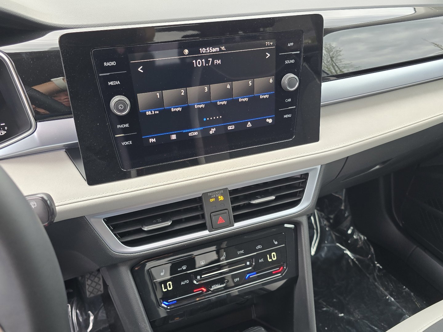 New 2026 Volkswagen Taos SE FWD image 15