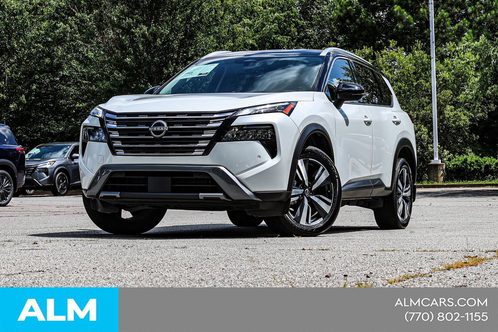 Used 2025 Nissan Rogue SL FWD image 3