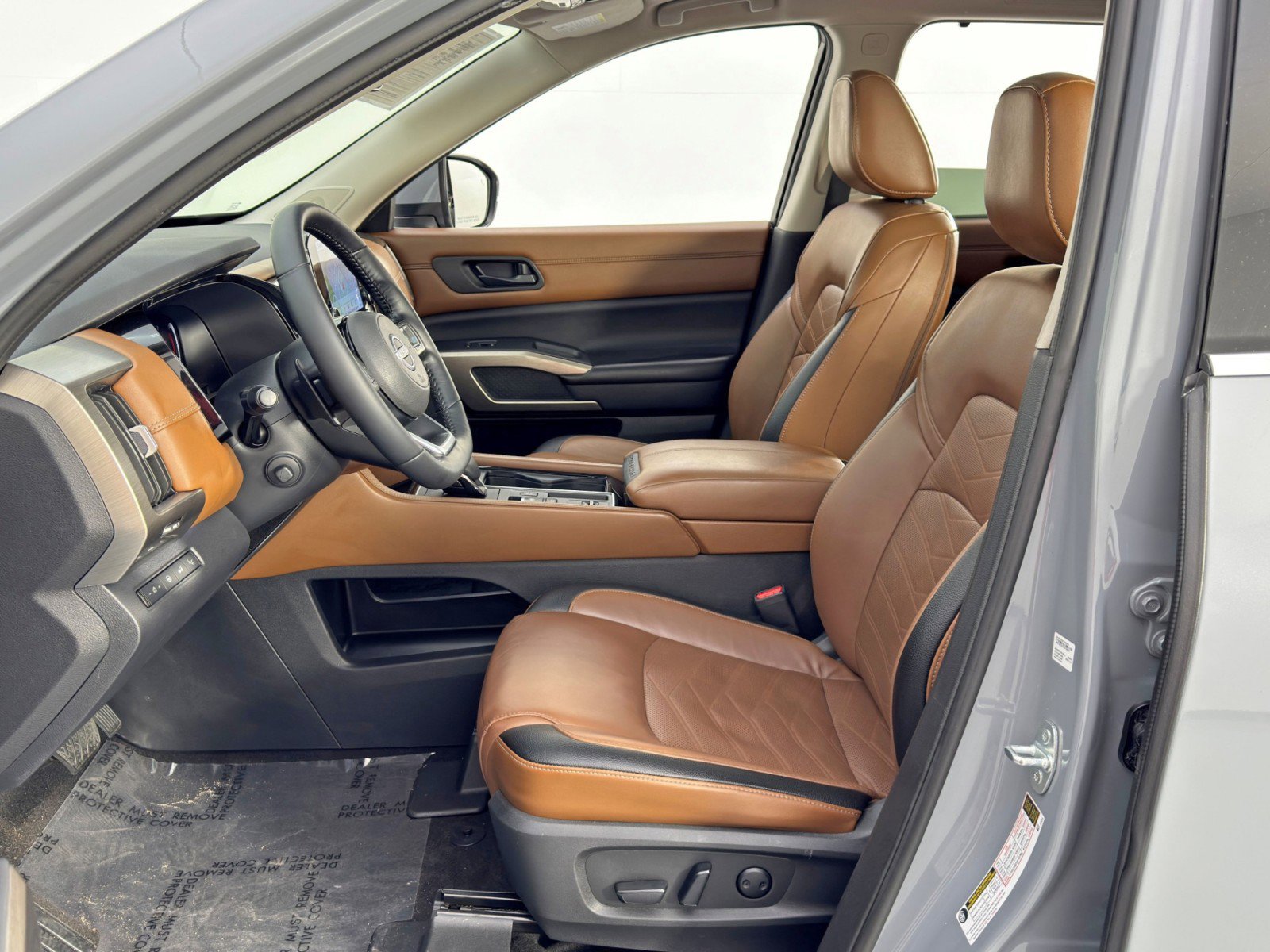 Used 2023 Nissan Pathfinder Platinum image 15