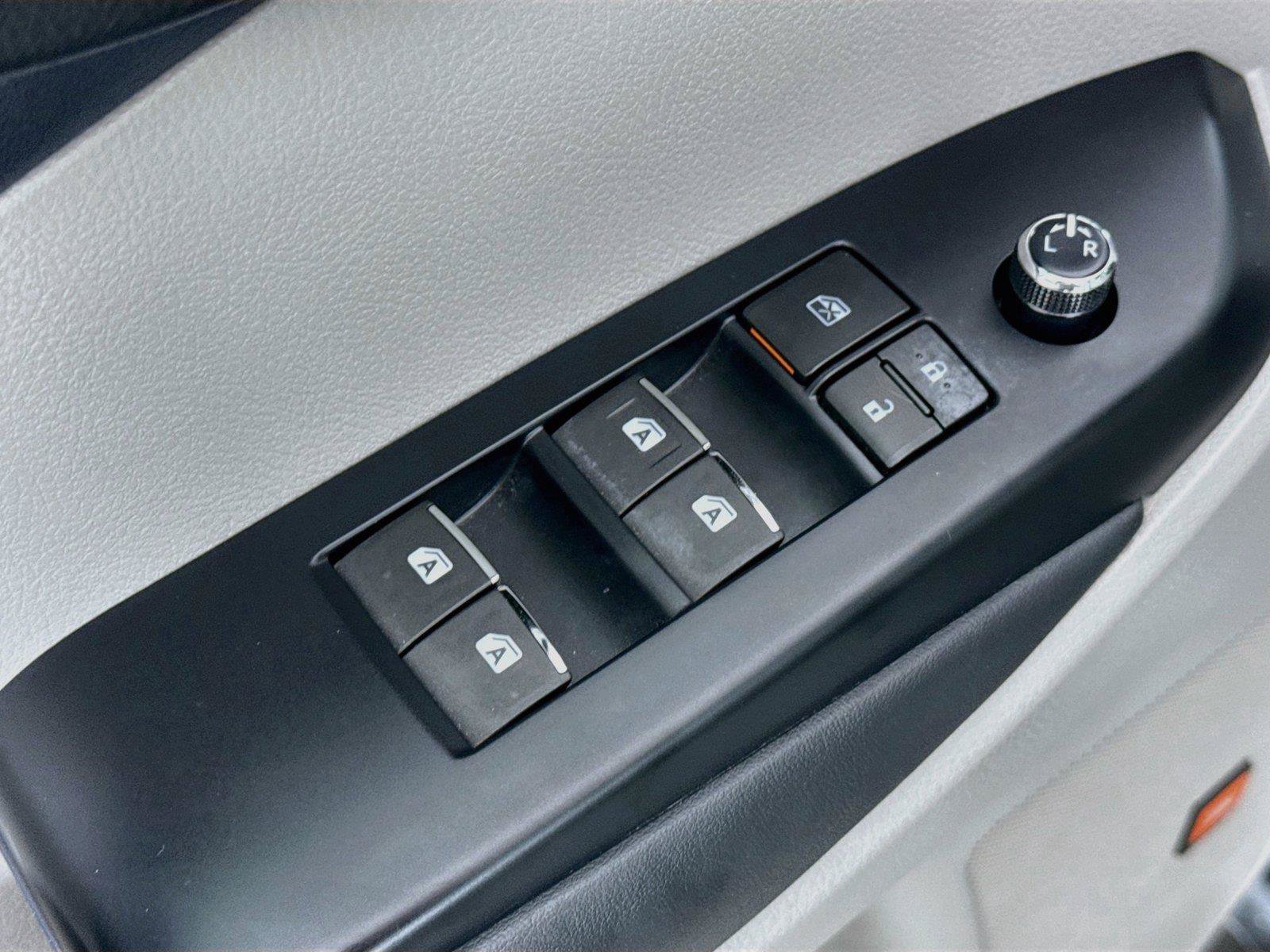 Used 2015 Toyota Highlander Limited FWD image 29