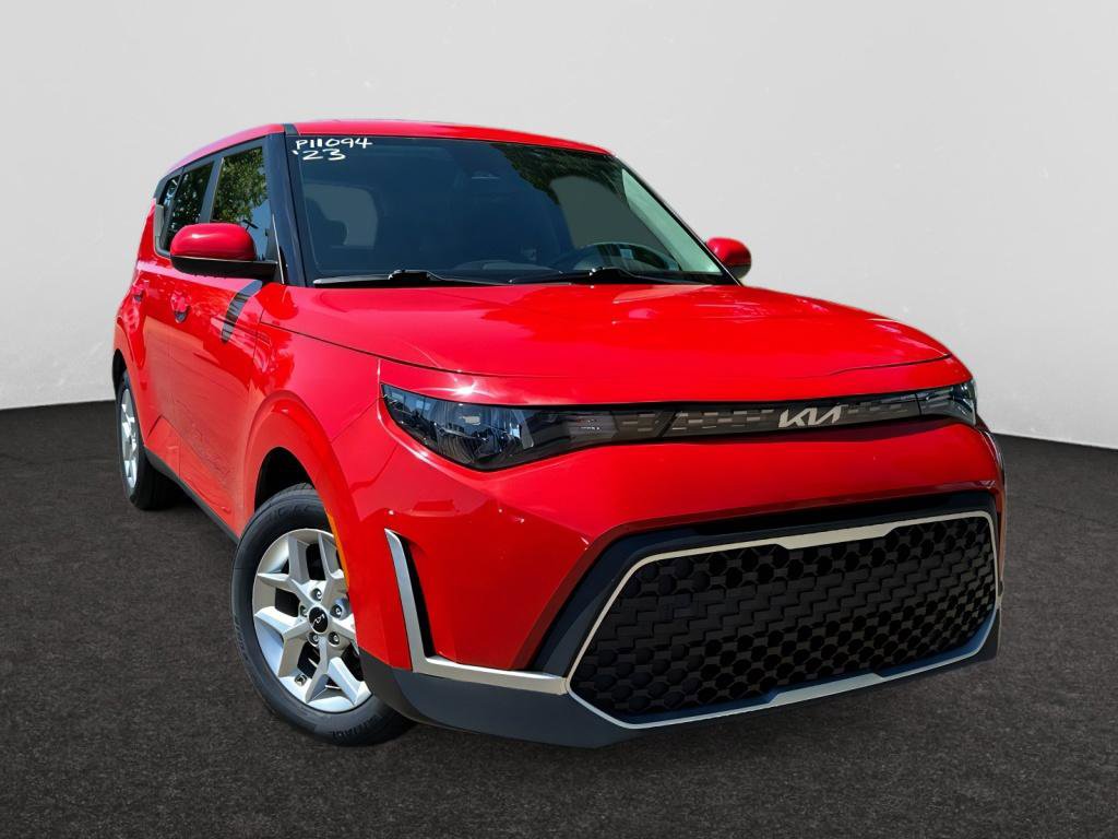 Used 2023 Kia Soul S FWD image 1