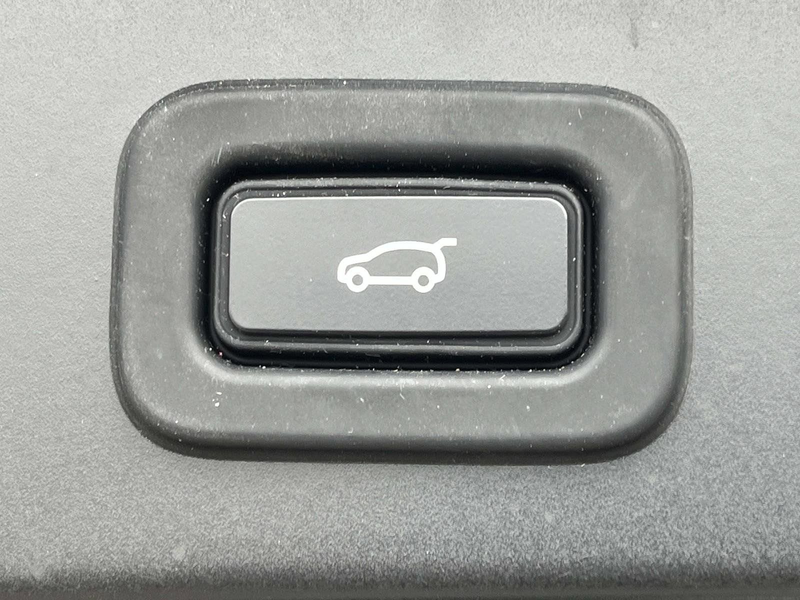 Used 2021 Land Rover Range Rover Evoque R-Dynamic SE image 11