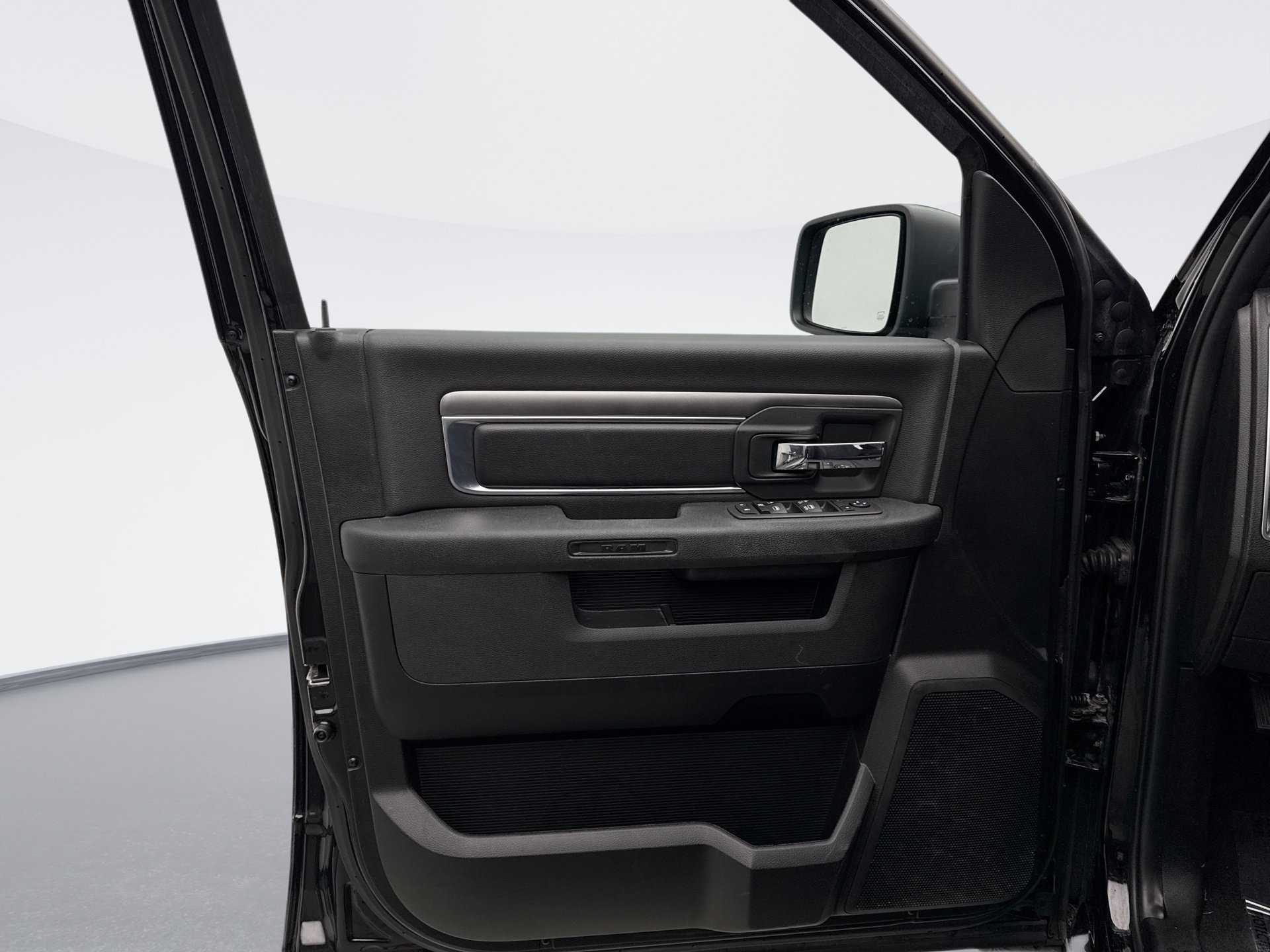 Used 2022 RAM 1500 Classic Warlock image 9