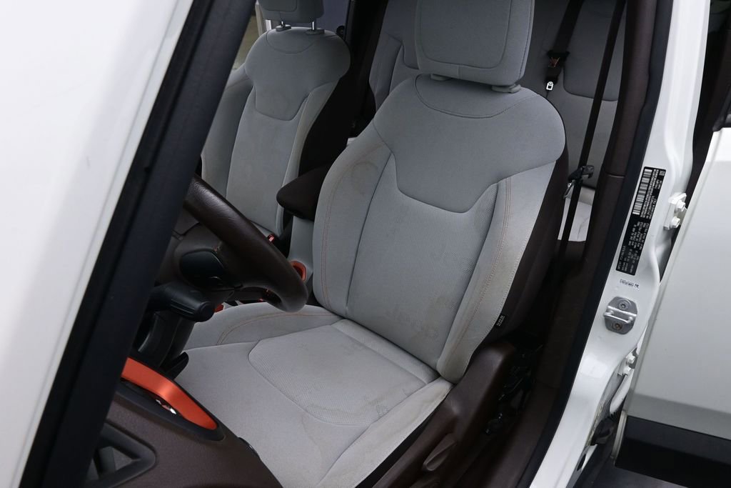 Used 2015 Jeep Renegade Latitude AWD/4WD image 11