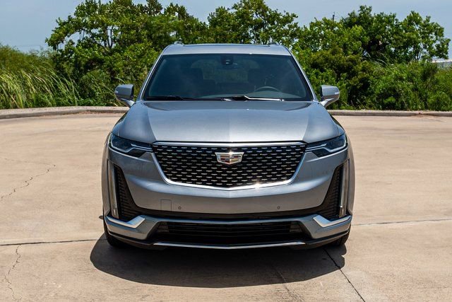 New 2025 Cadillac XT6 Luxury image 2
