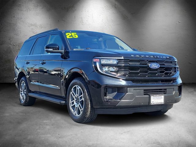Certified 2025 Ford Expedition Active AWD/4WD image 2