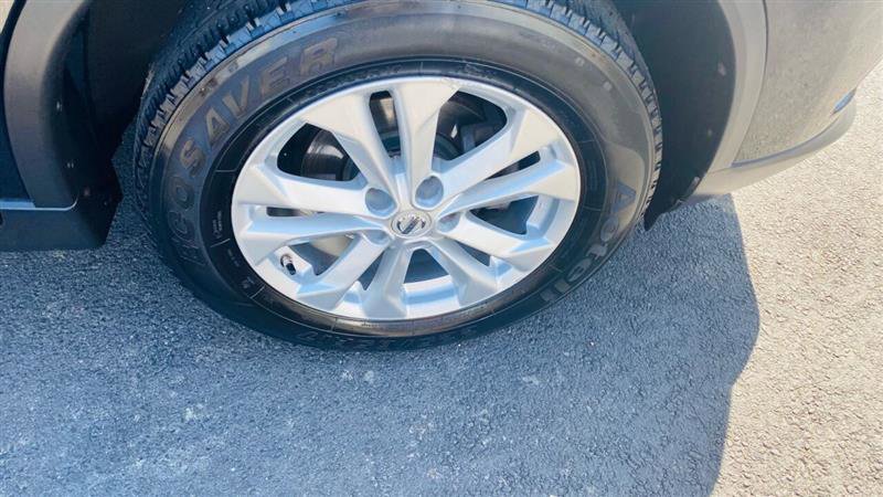 Used 2015 Nissan Rogue SV w/ SV Premium Package image 40