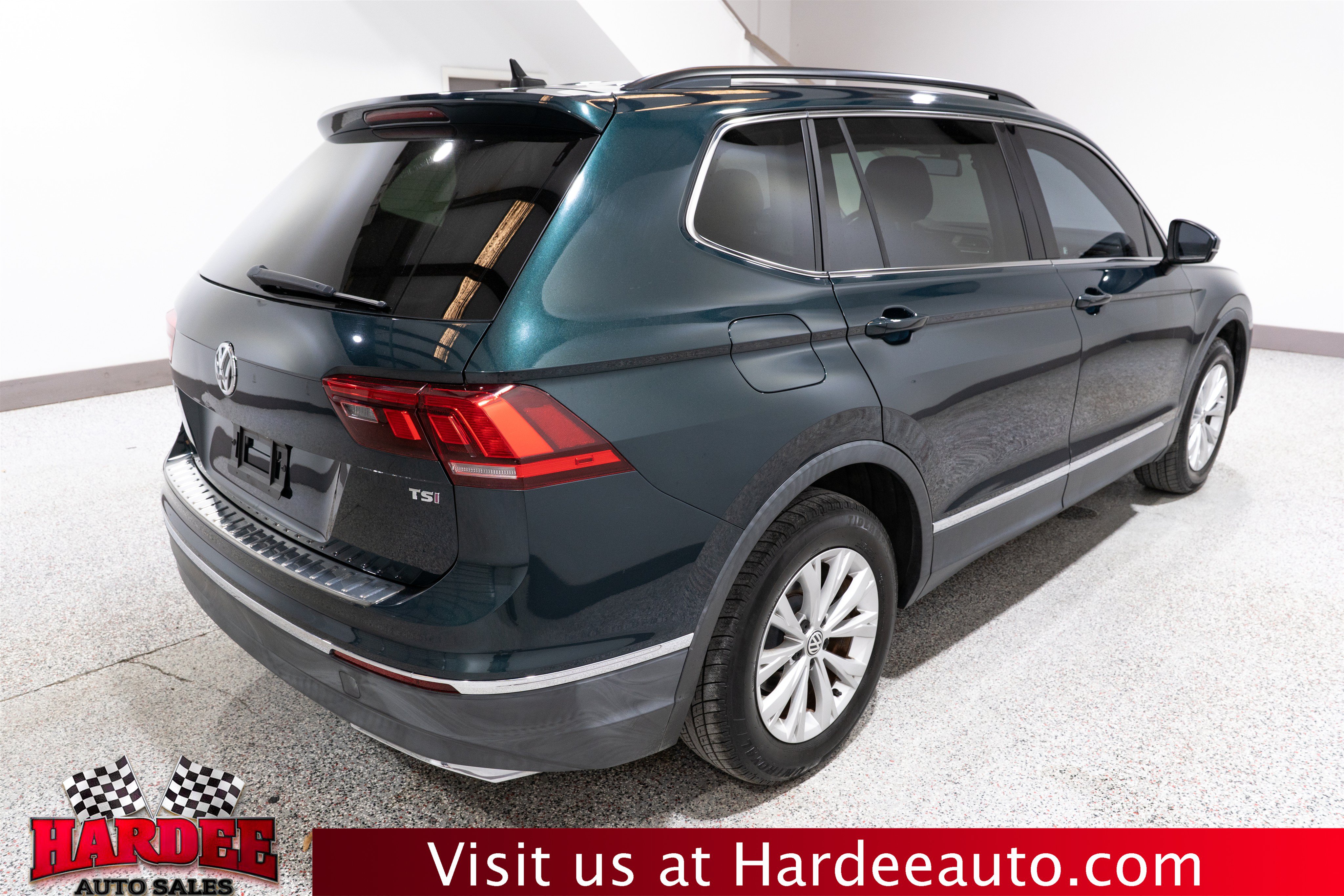 Used 2018 Volkswagen Tiguan SE w/ Panoramic Sunroof Package FWD image 5
