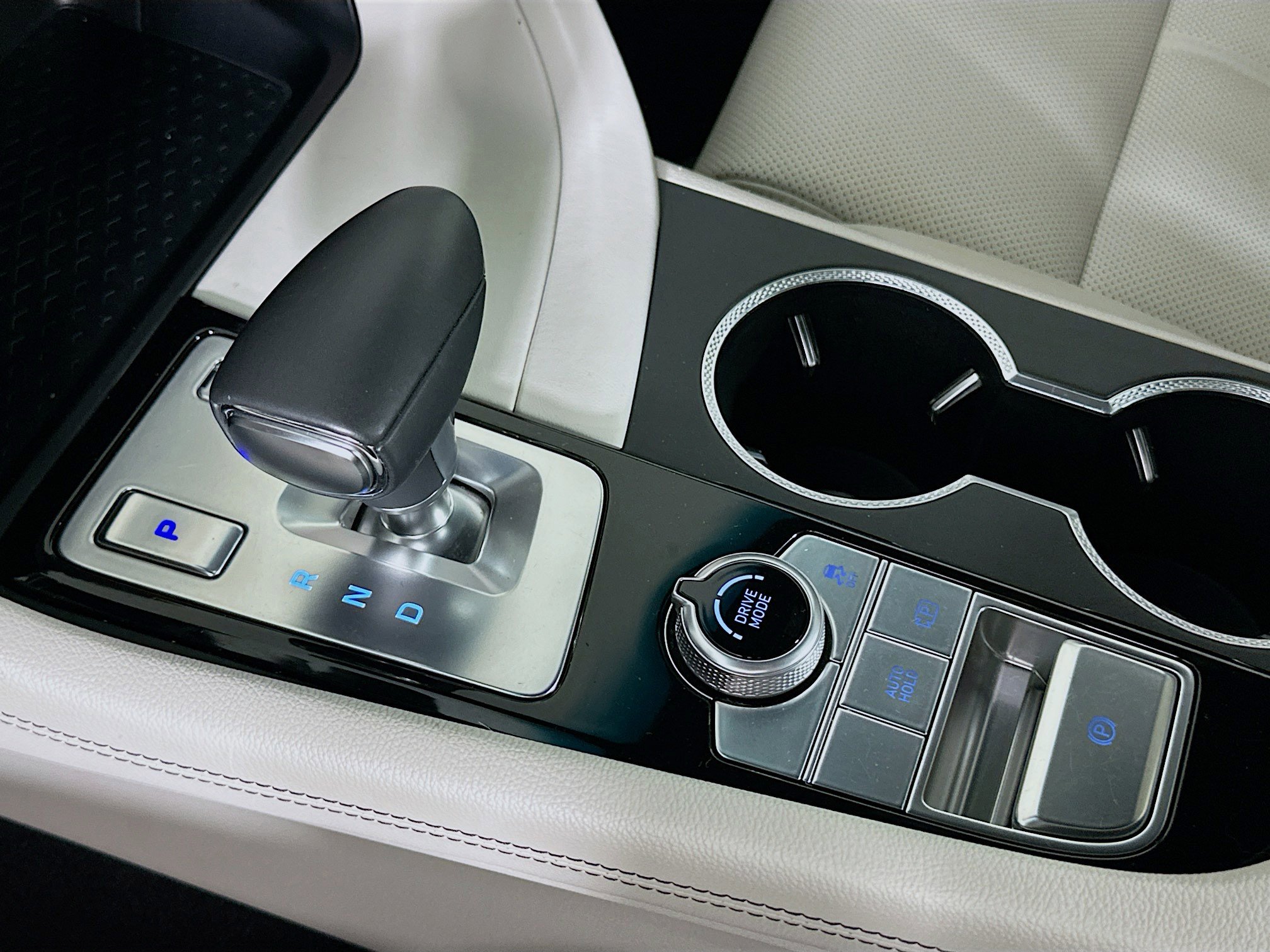 Used 2025 Genesis G70 2.5T image 25