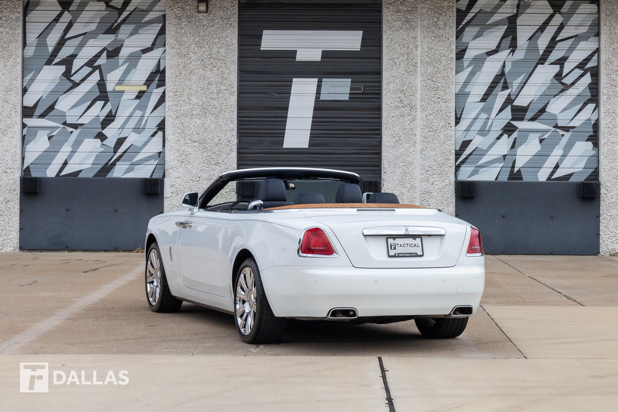 Used 2019 Rolls-Royce Dawn RWD image 11