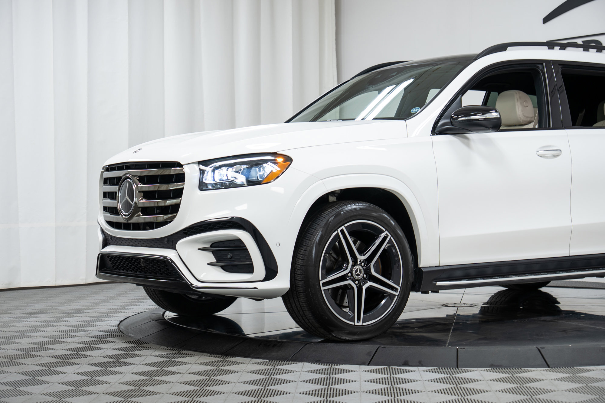 Certified 2024 Mercedes-Benz GLS 450 4MATIC image 26