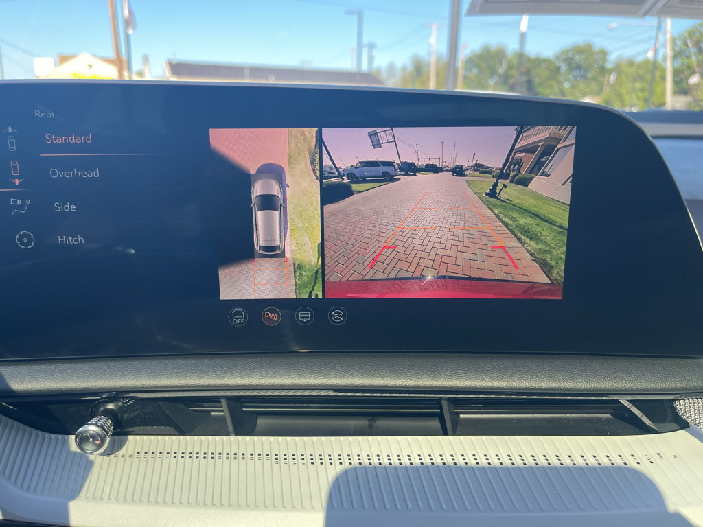 Used 2025 Cadillac Optiq Sport 2 w/ LPO, Floor Liner Package AWD/4WD image 23