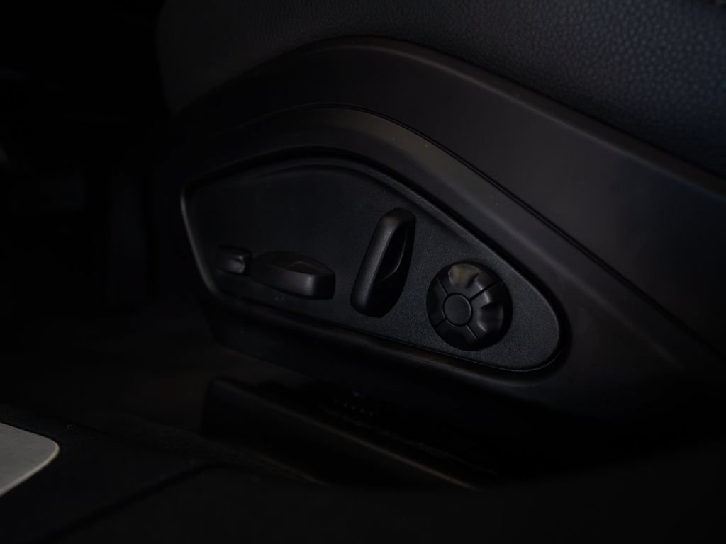 Certified 2023 Porsche Panamera image 14