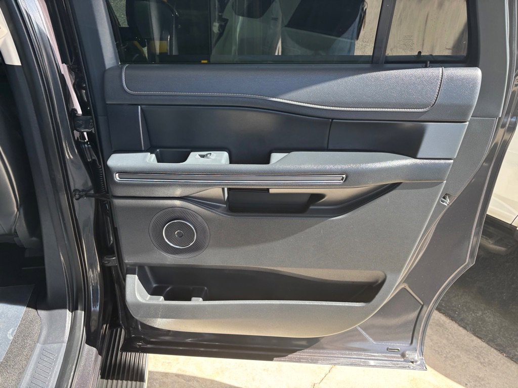 Used 2023 Ford Expedition Max XLT image 31