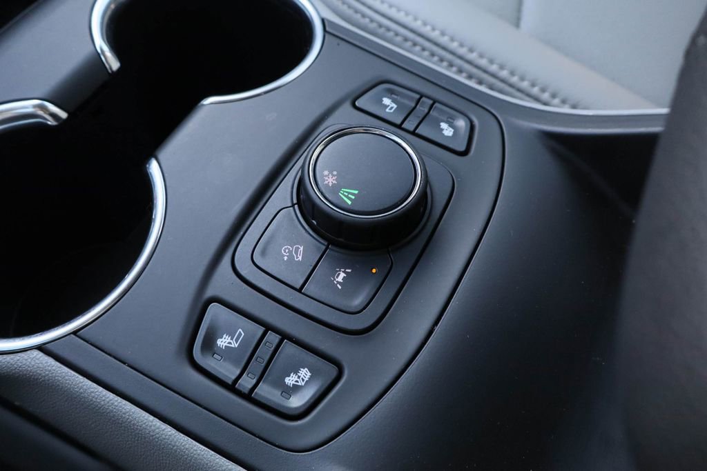 Certified 2023 GMC Terrain SLE w/ Driver Convenience Package FWD image 18