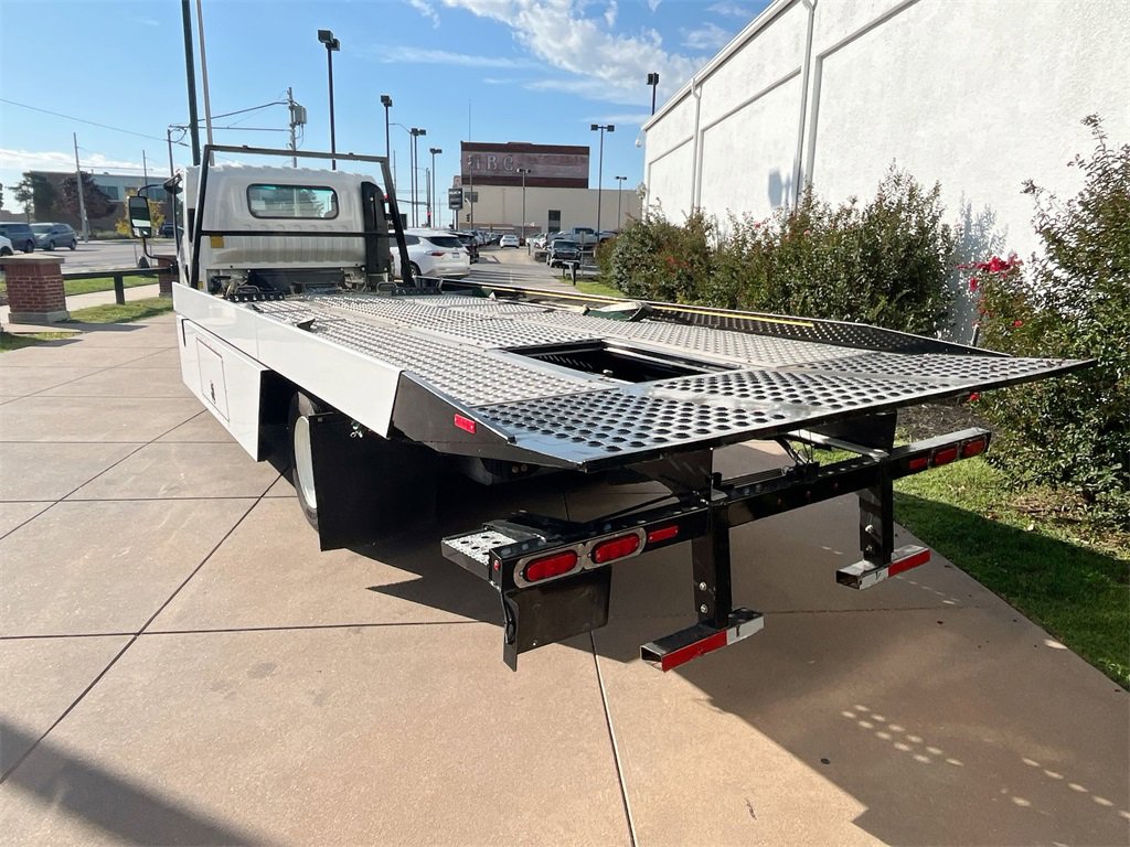 Used 2024 Chevrolet Low Cab Forward 5500XD image 4