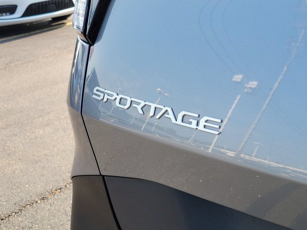 Used 2024 Kia Sportage LX AWD/4WD image 8