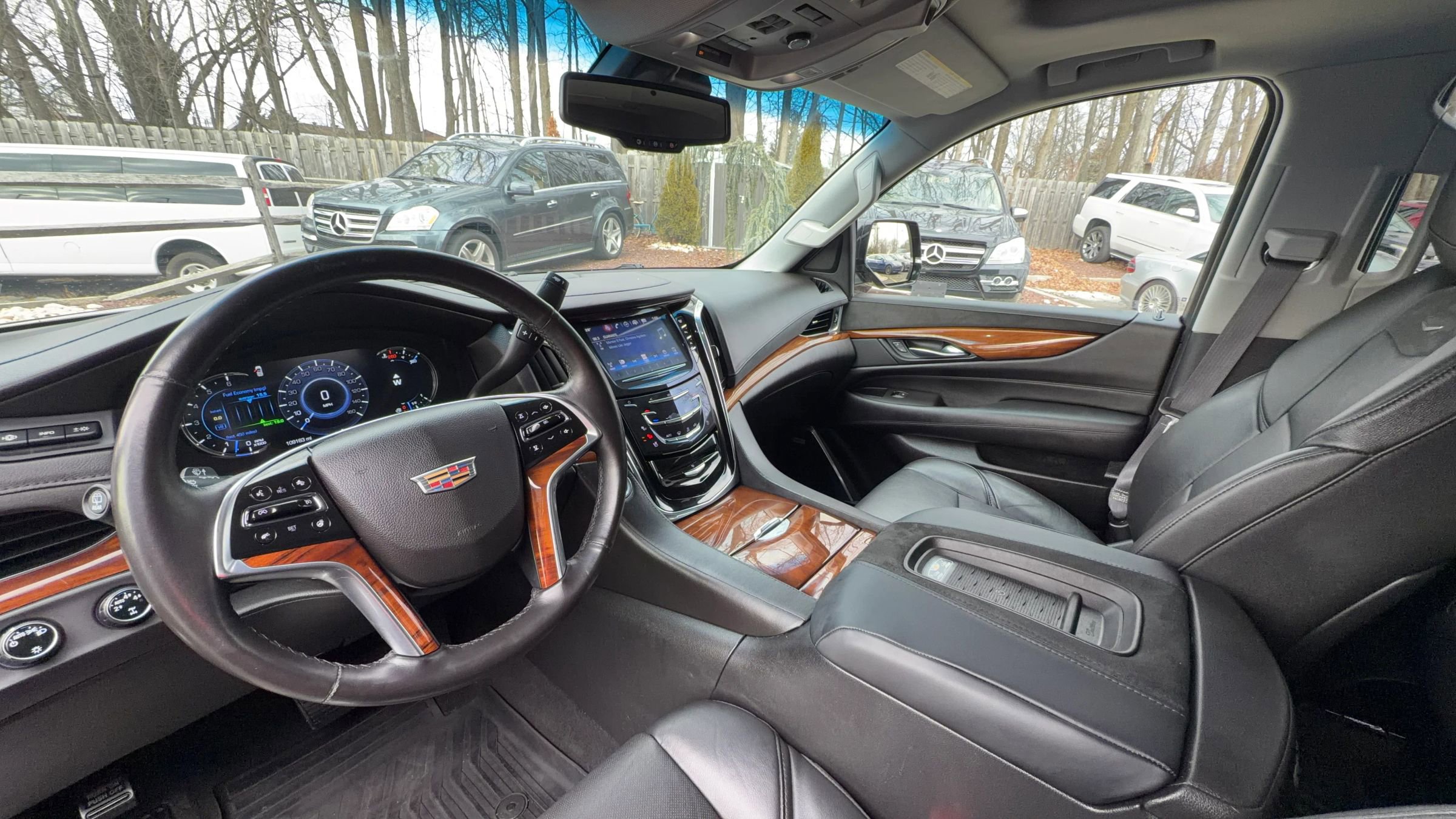 Used 2016 Cadillac Escalade Luxury image 9