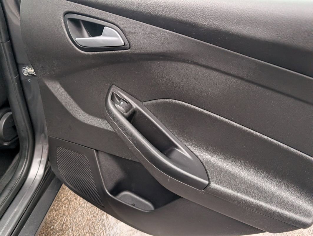 Used 2017 Ford Focus SE w/ Cold Weather Package image 26